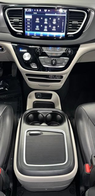 Used 2024 Chrysler Pacifica Touring-L FWD image 15