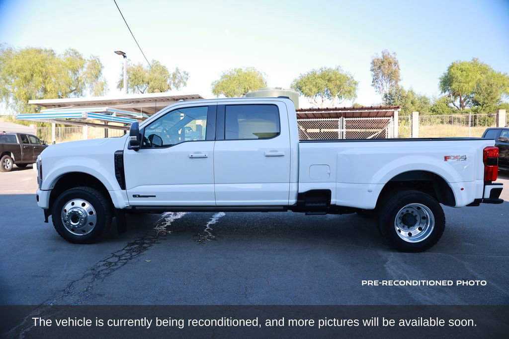 Used 2025 Ford F450 Platinum w/ FX4 Off-Road Package image 2