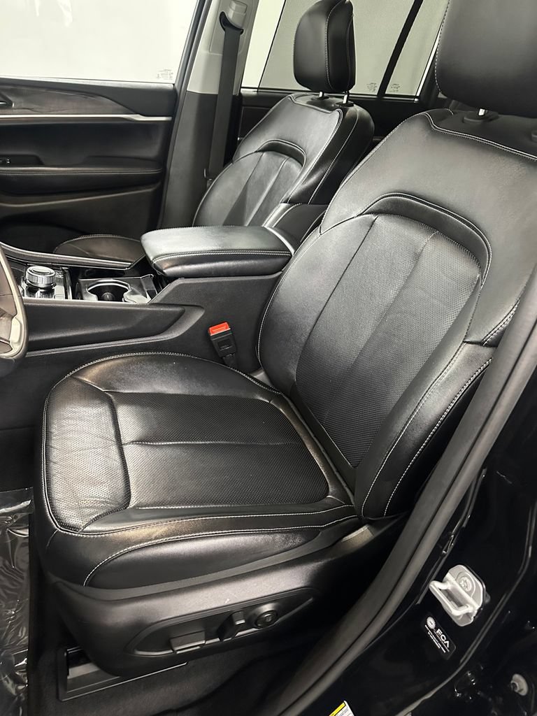 Used 2022 Jeep Grand Cherokee Limited 4xe w/ Luxury Tech Group II AWD/4WD image 13