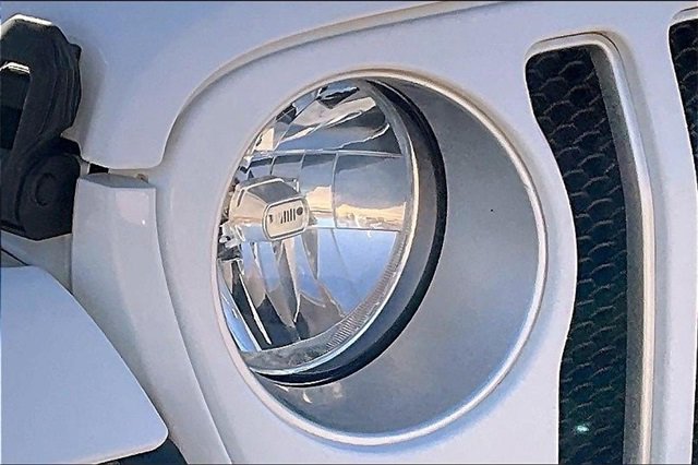 Used 2020 Jeep Wrangler Unlimited Sahara image 26