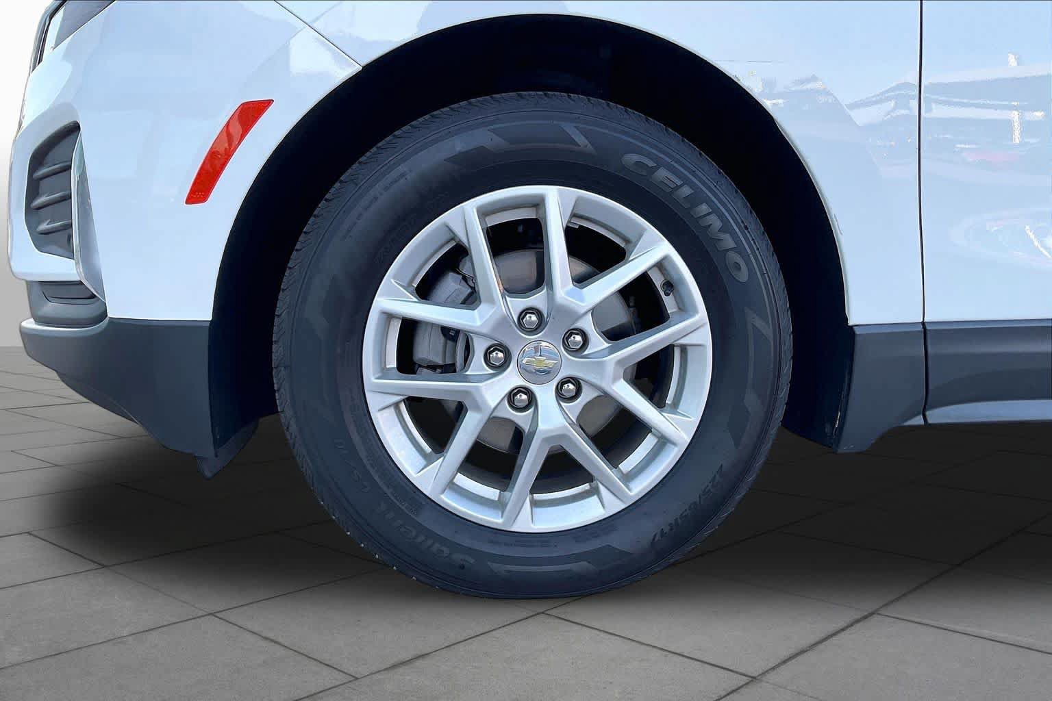 Used 2024 Chevrolet Equinox LT FWD image 12