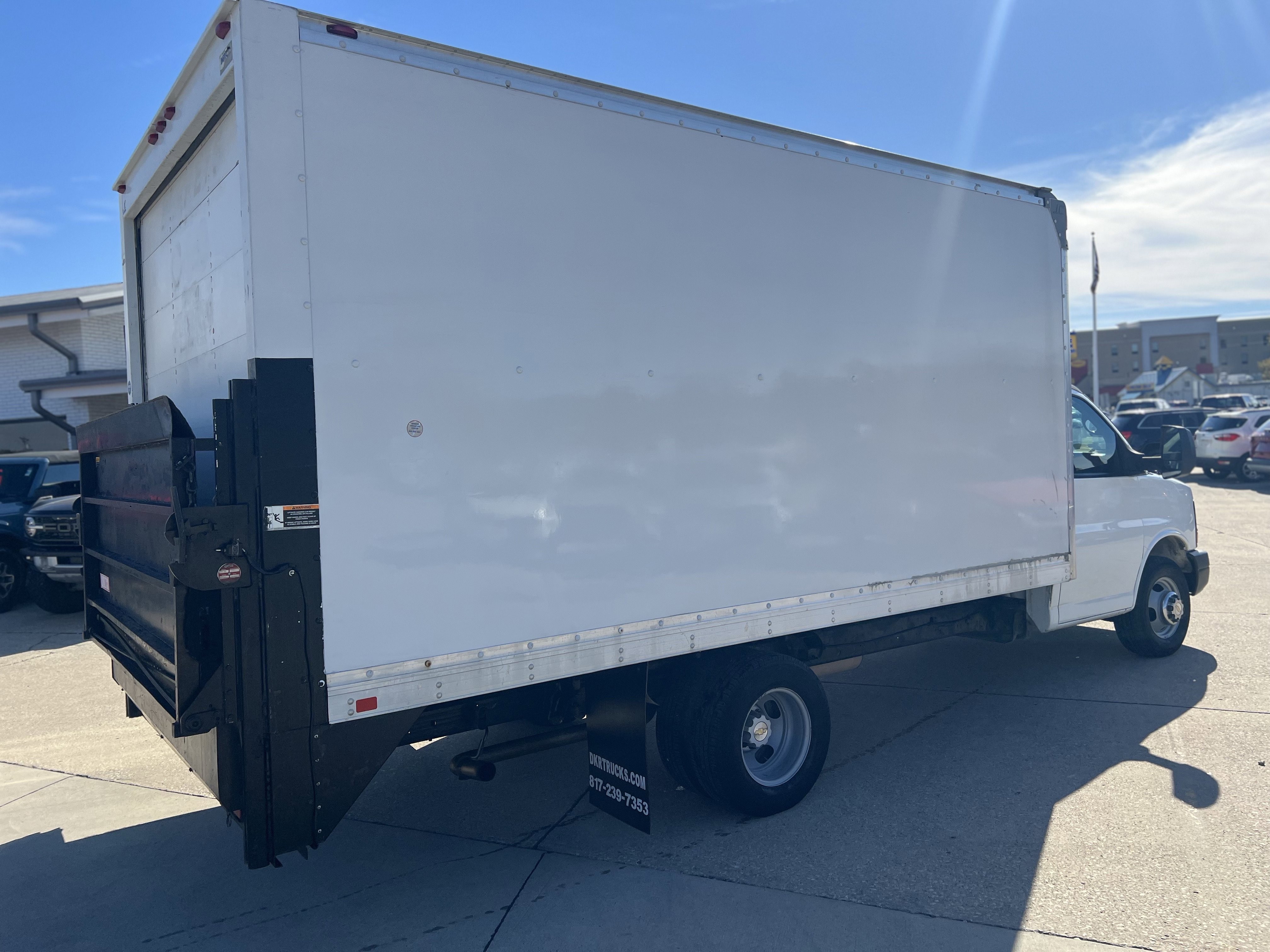 Used 2015 Chevrolet Express 3500 Extended image 5