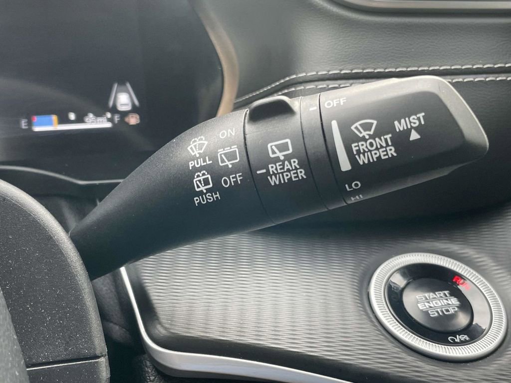 Certified 2025 Jeep Grand Cherokee Altitude image 34