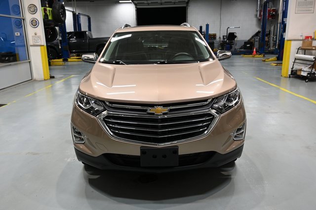 Used 2018 Chevrolet Equinox Premier image 2