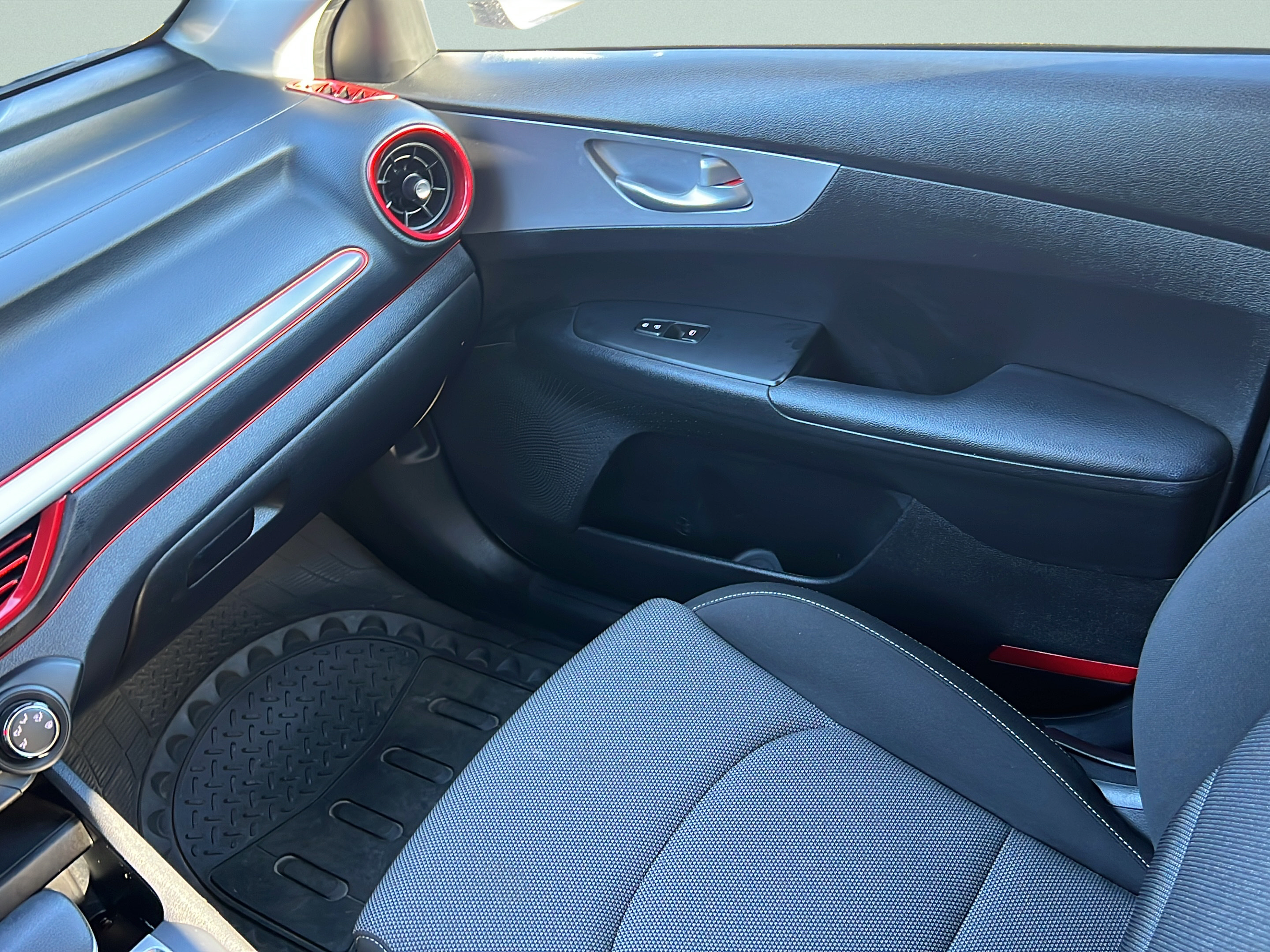 Certified 2023 Kia Forte LXS w/ LXS Technology Package FWD image 12