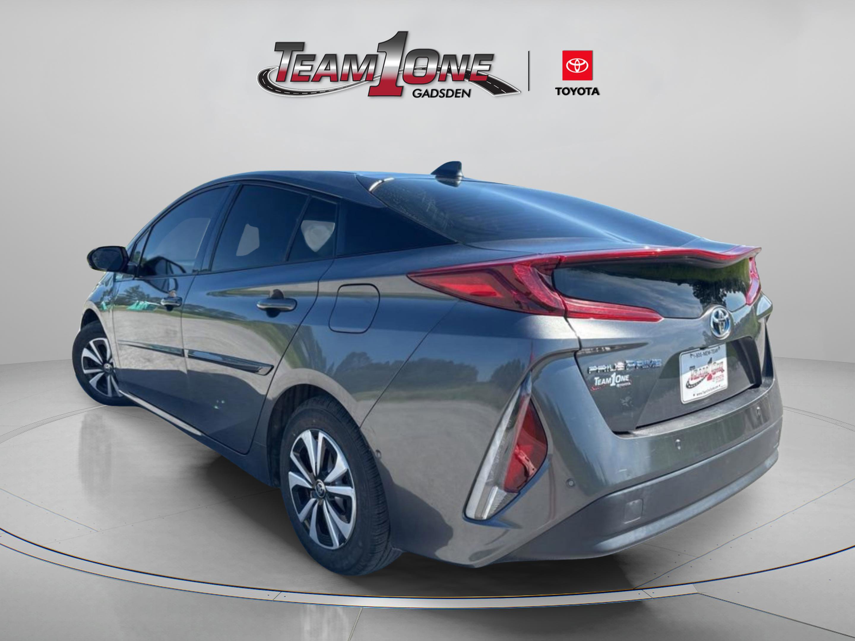 Used 2017 Toyota Prius Prime Advanced w/ Carpet Mat Package FWD image 5
