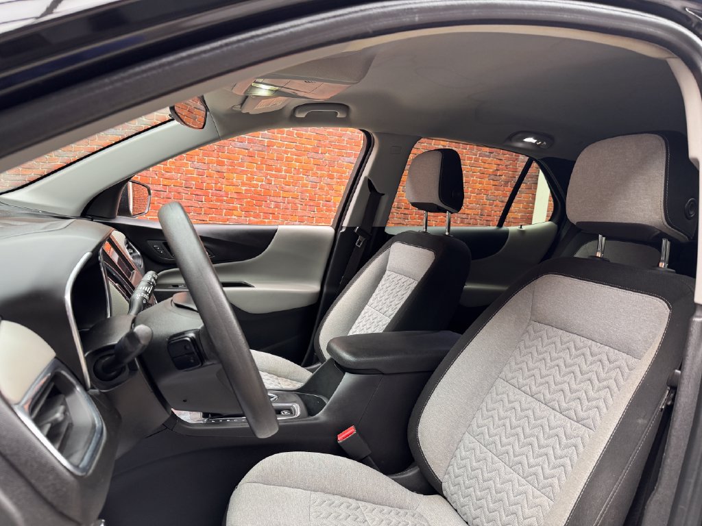 Used 2023 Chevrolet Equinox LS w/ LS Convenience Package FWD image 20