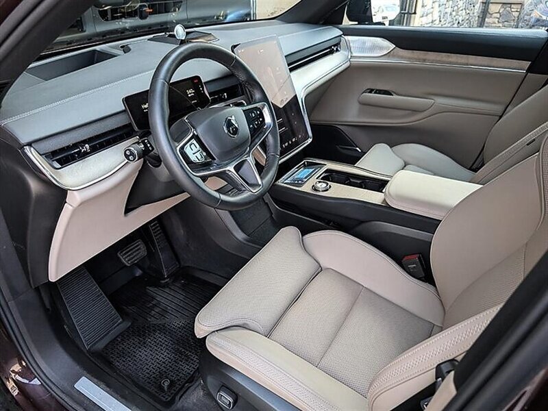Used 2025 Volvo EX90 Ultra AWD/4WD image 2