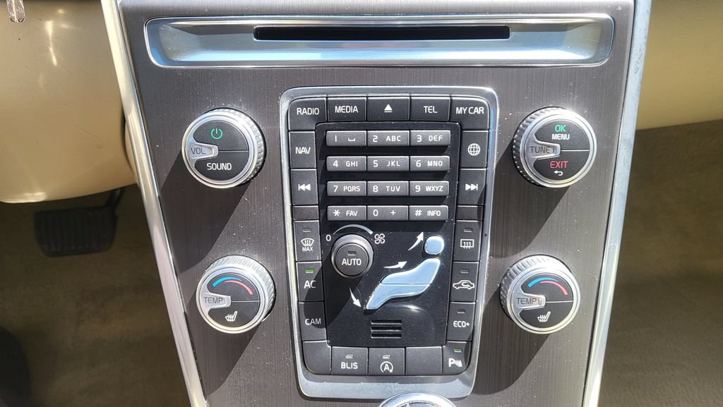 Used 2015 Volvo XC60 T5 Premier w/ Protection Package FWD image 33