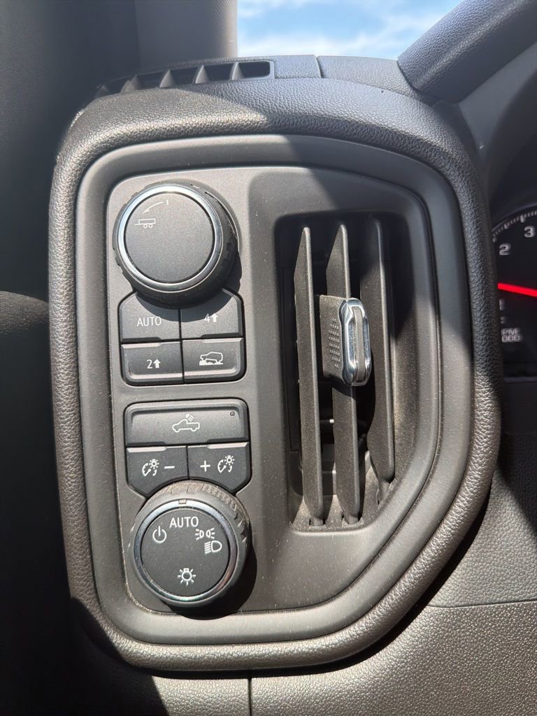 Used 2024 Chevrolet Silverado 1500 Custom AWD/4WD image 18