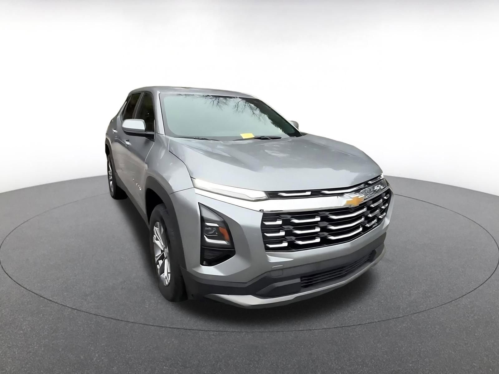 Used 2025 Chevrolet Equinox LT image 3