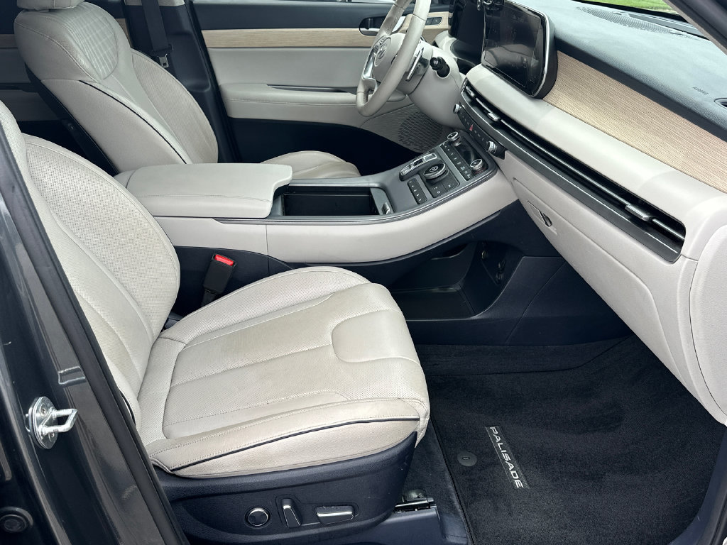 Used 2023 Hyundai Palisade Limited FWD image 13