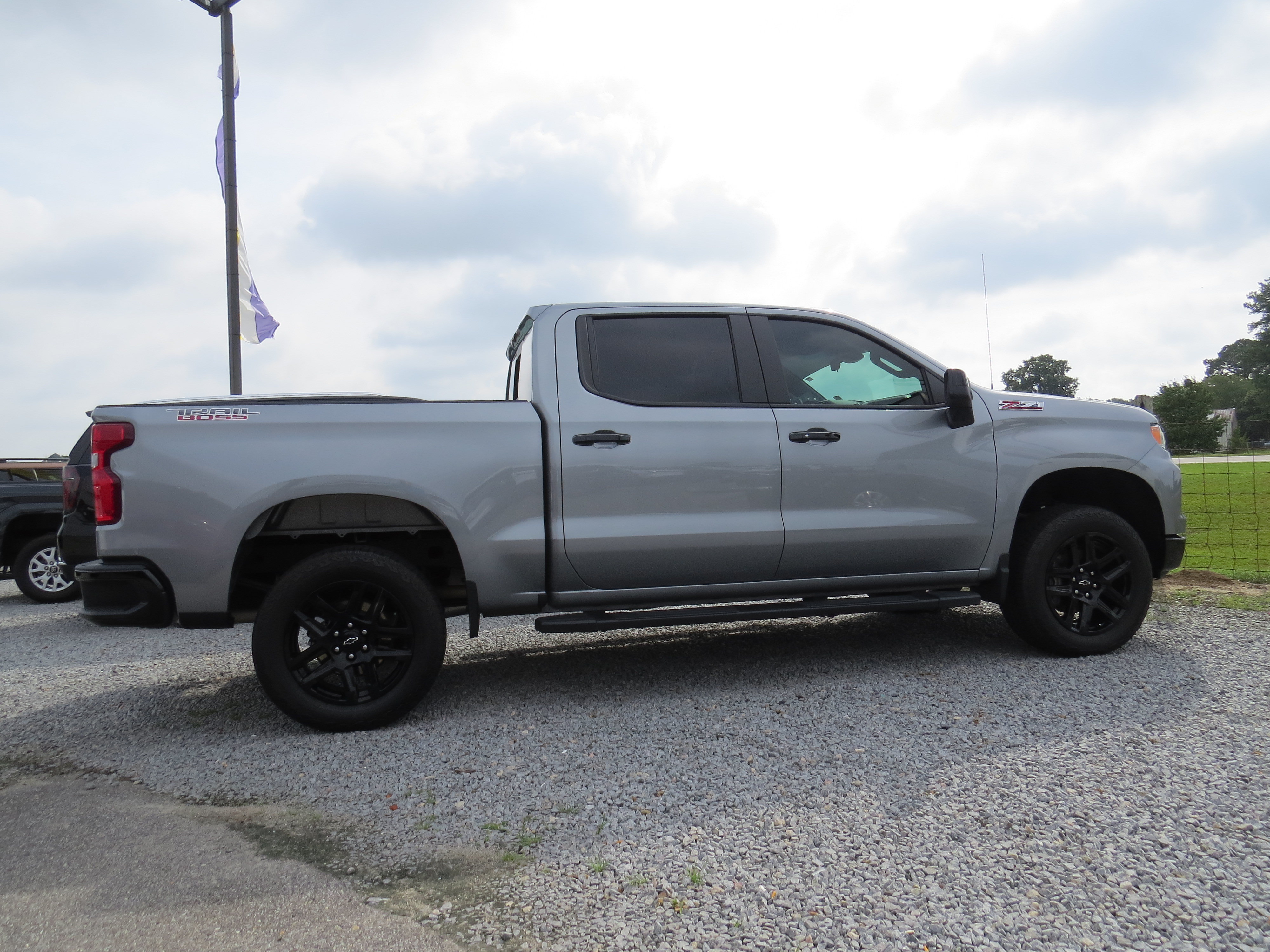 Used 2025 Chevrolet Silverado 1500 LT Trail Boss w/ Convenience Package II AWD/4WD image 8