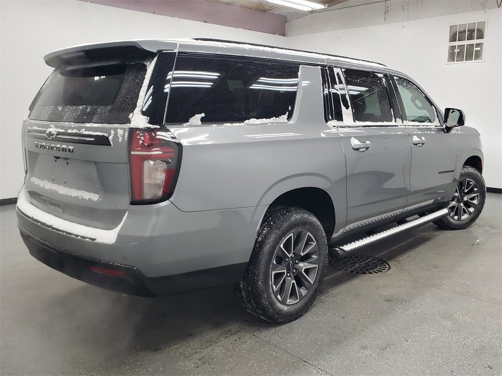 Used 2023 Chevrolet Suburban Z71 w/ Luxury Package image 3