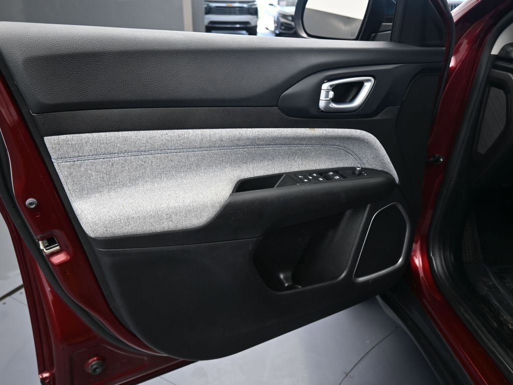 Used 2022 Jeep Compass Latitude image 15