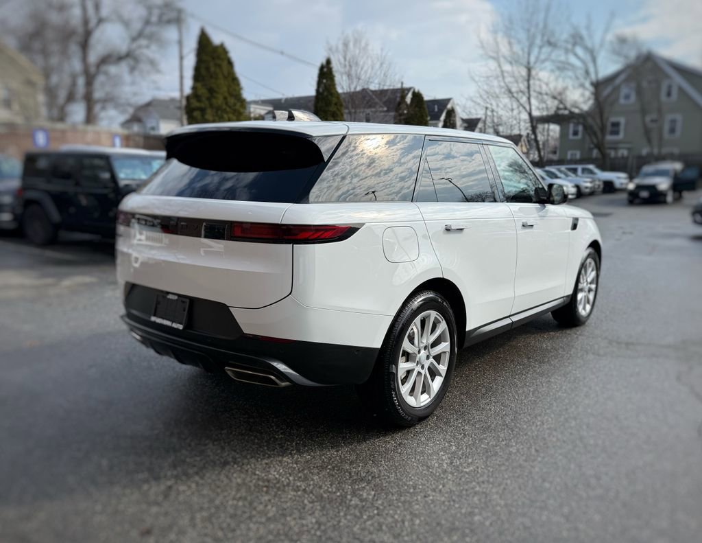 Used 2025 Land Rover Range Rover Sport SE image 8