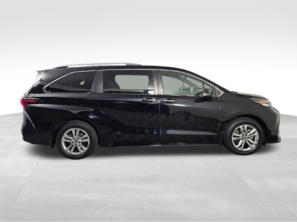 Used 2022 Toyota Sienna Platinum AWD/4WD image 8