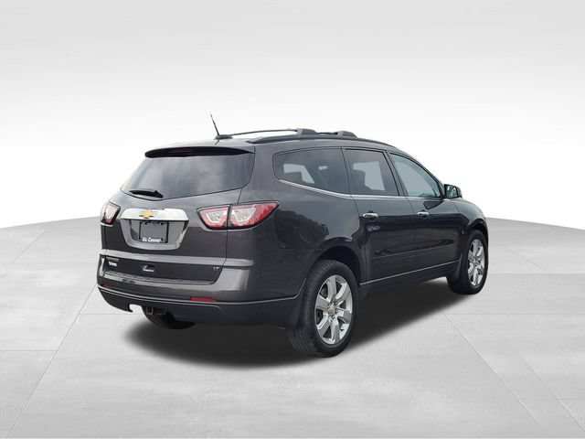 Used 2017 Chevrolet Traverse LT w/ Style and Technology Package FWD image 3