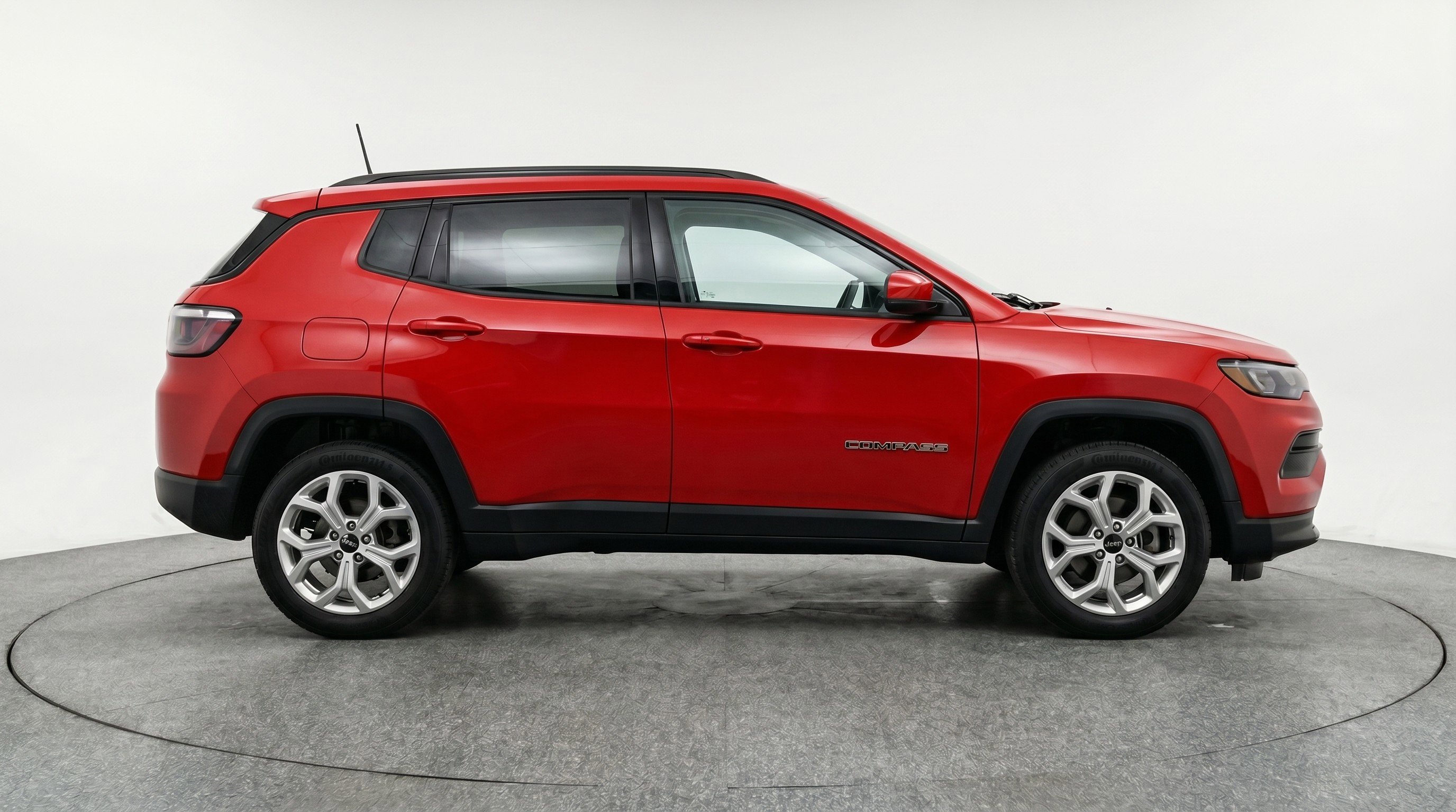 Used 2025 Jeep Compass Latitude AWD/4WD image 11