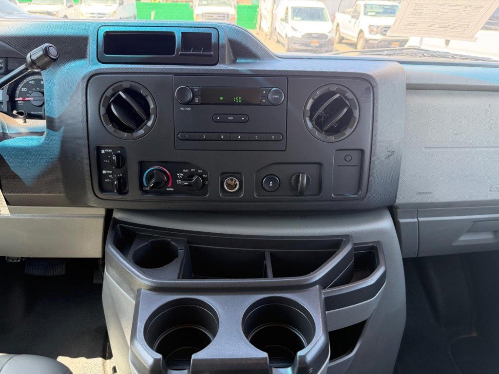 Used 2009 Ford E-350 and Econoline 350 Extended Wagon Super Duty RWD image 25
