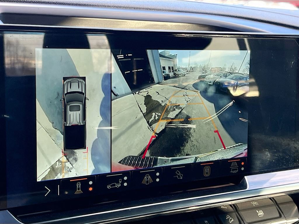 Used 2025 Chevrolet Silverado 1500 LTZ image 14