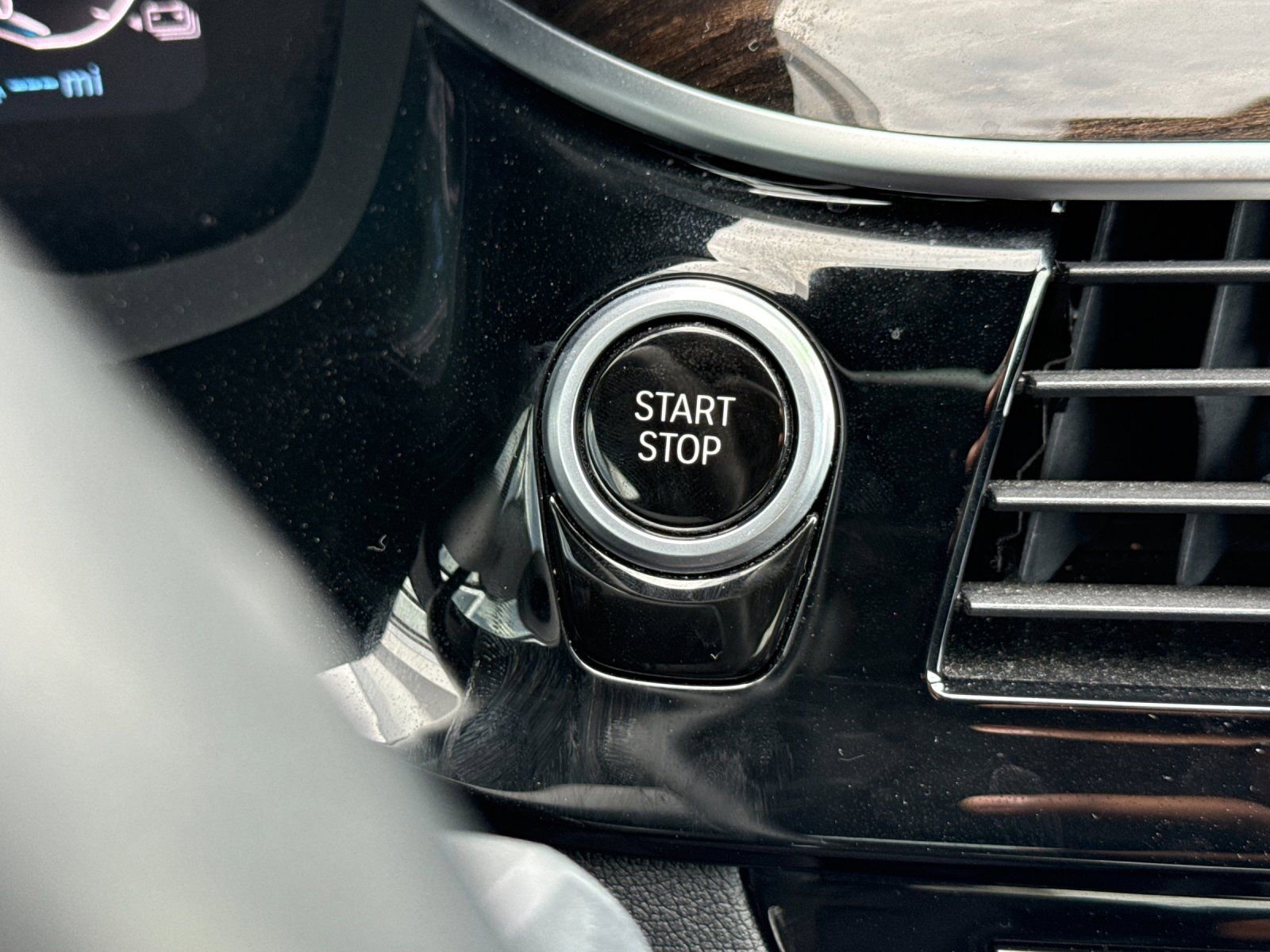 Used 2020 BMW 530e w/ Premium Package image 21