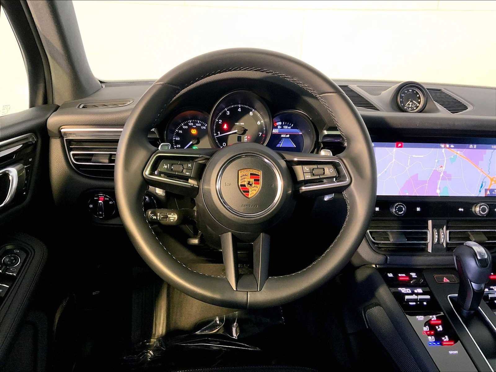 Certified 2023 Porsche Macan AWD/4WD image 15