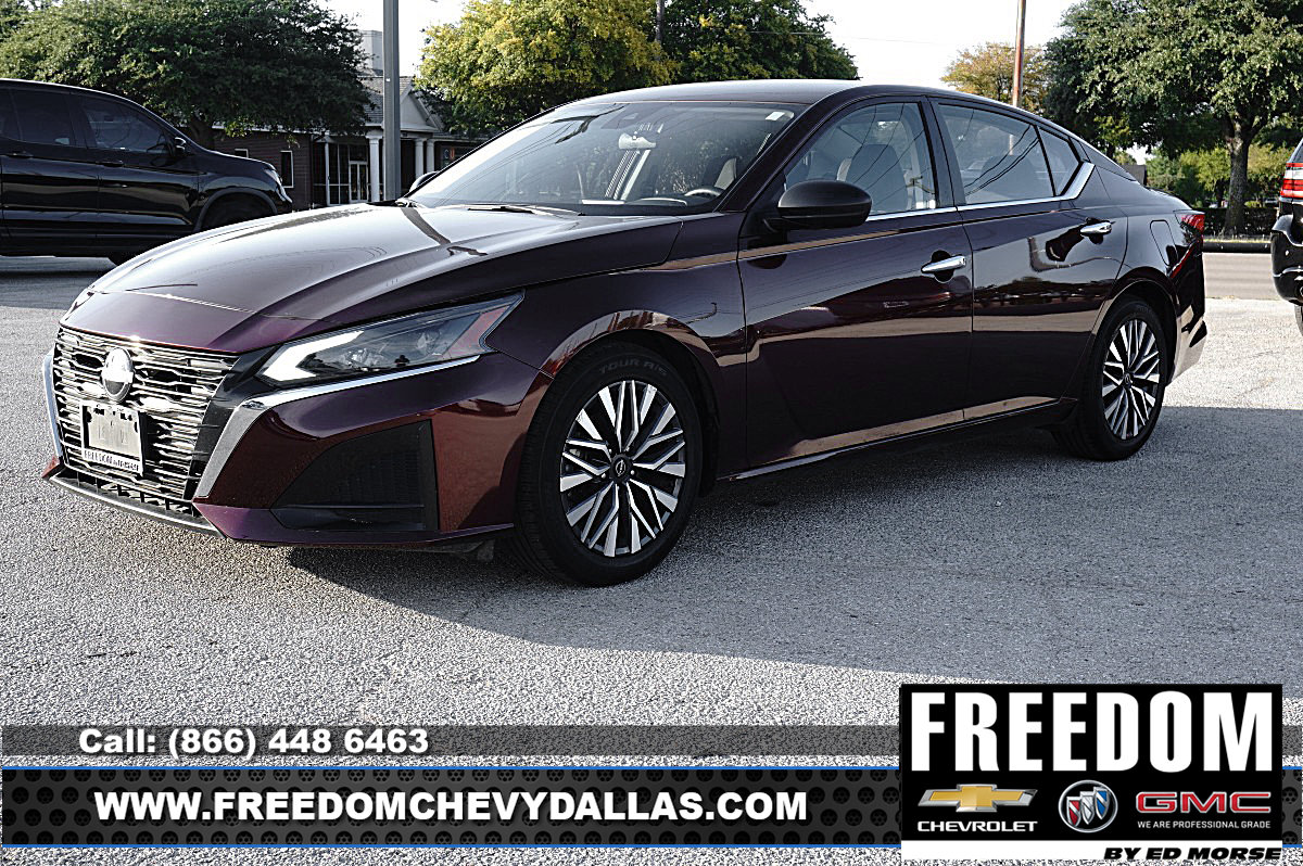Used 2024 Nissan Altima 2.5 SV FWD image 3