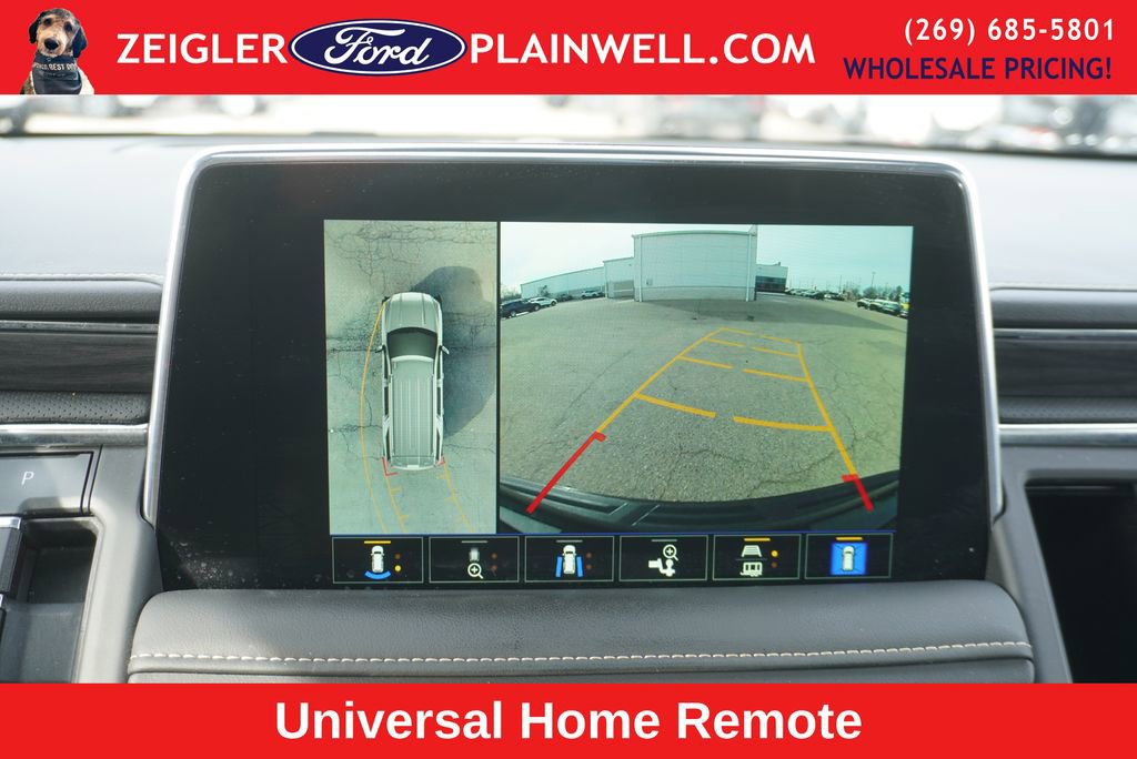 Used 2023 GMC Yukon XL SLT w/ SLT Premium Package image 12