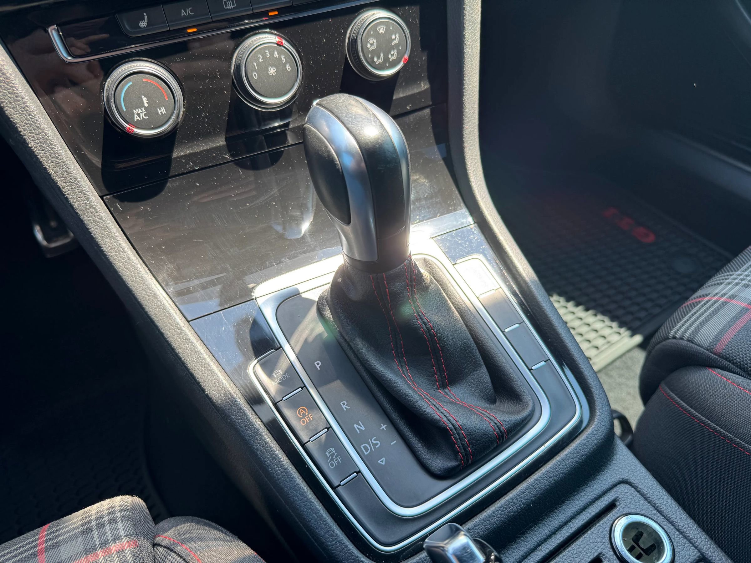 Used 2021 Volkswagen GTI SE image 22