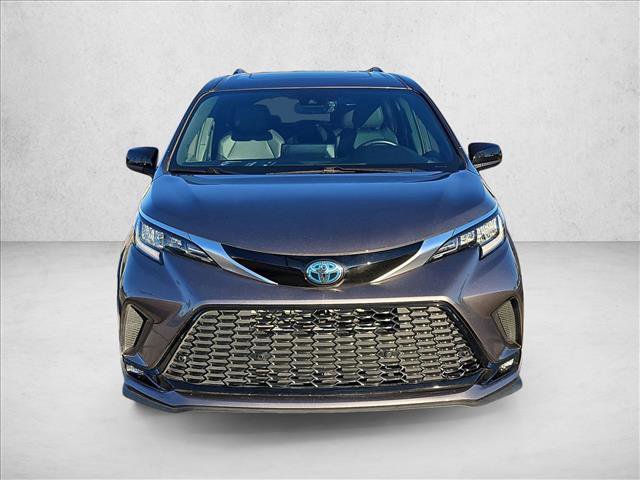Used 2021 Toyota Sienna XSE w/ XSE Plus Package image 2
