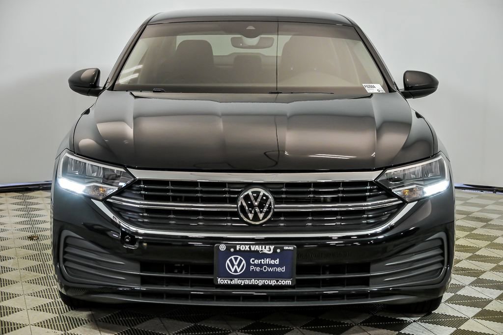 Used 2023 Volkswagen Jetta SE FWD image 4