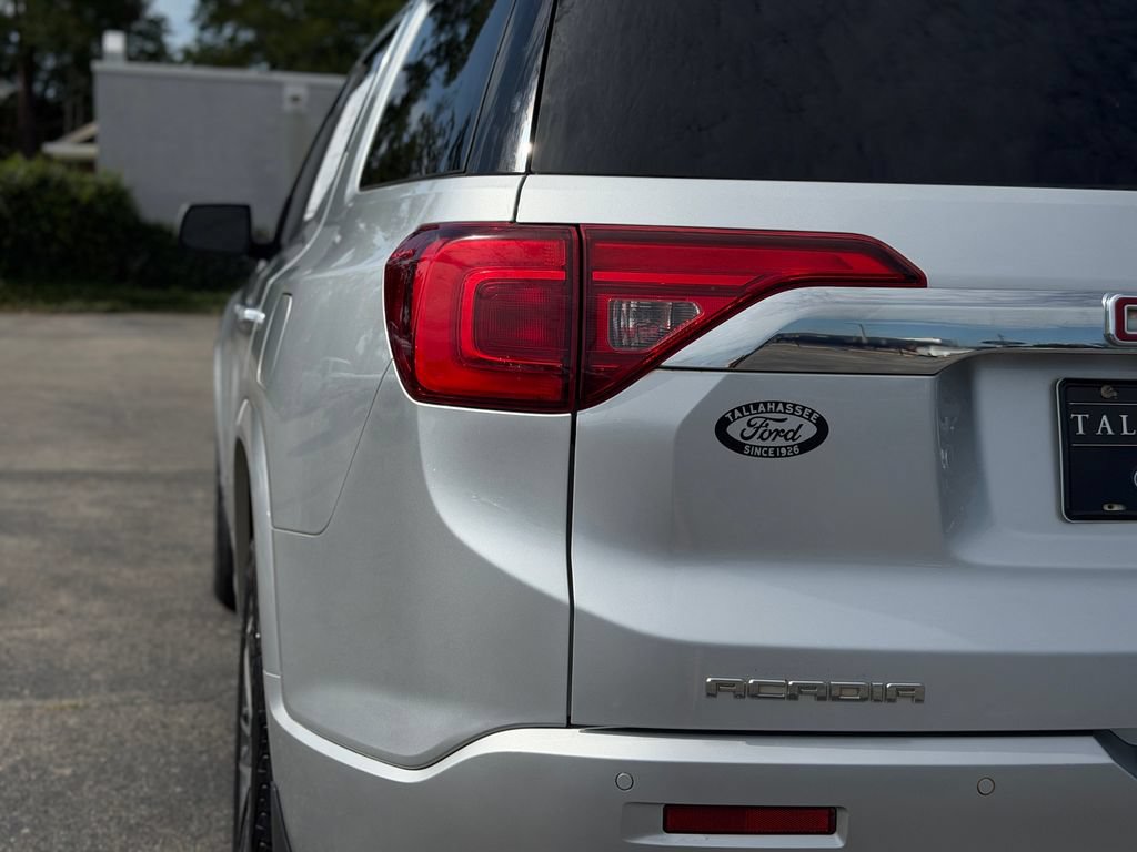 Used 2018 GMC Acadia Denali w/ Technology Package FWD image 14