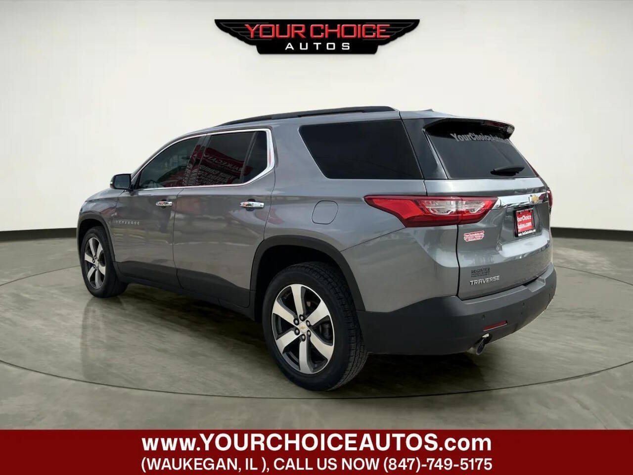 Used 2019 Chevrolet Traverse LT w/ LT Premium Package FWD image 3