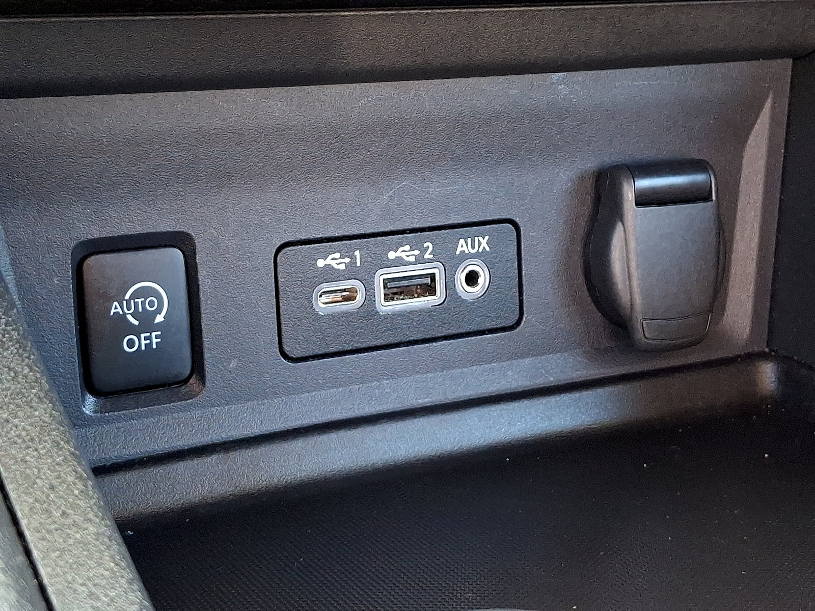 Used 2025 Nissan Sentra SR FWD image 24