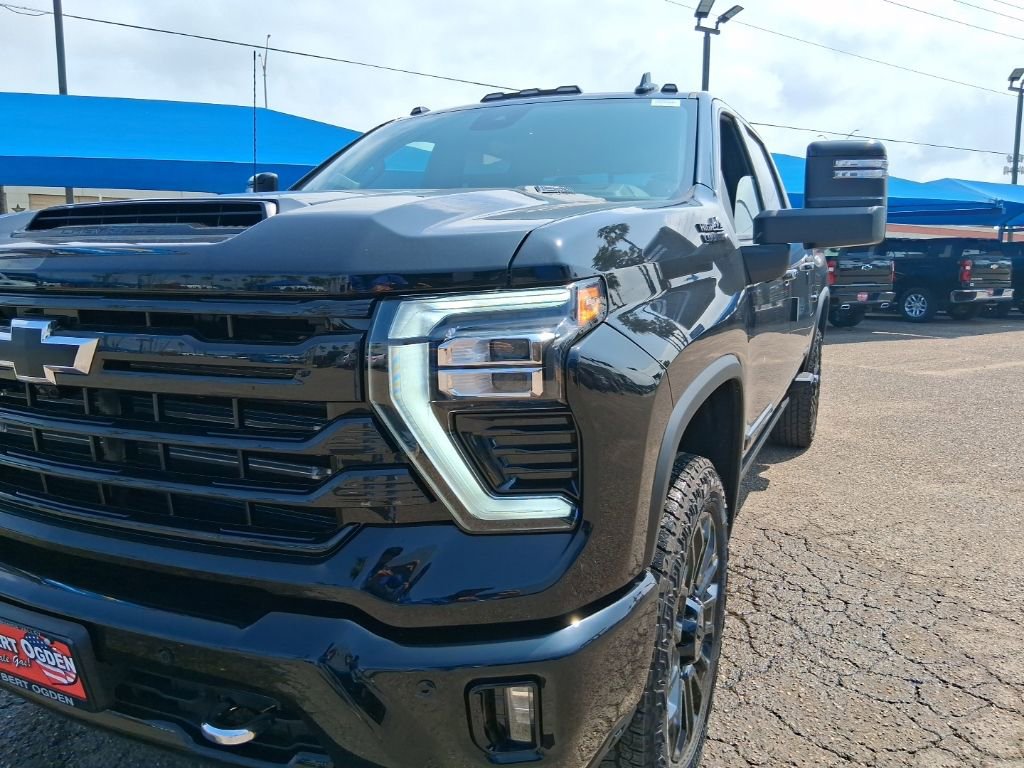 New 2026 Chevrolet Silverado 2500 High Country w/ High Country Premium Package AWD/4WD image 3