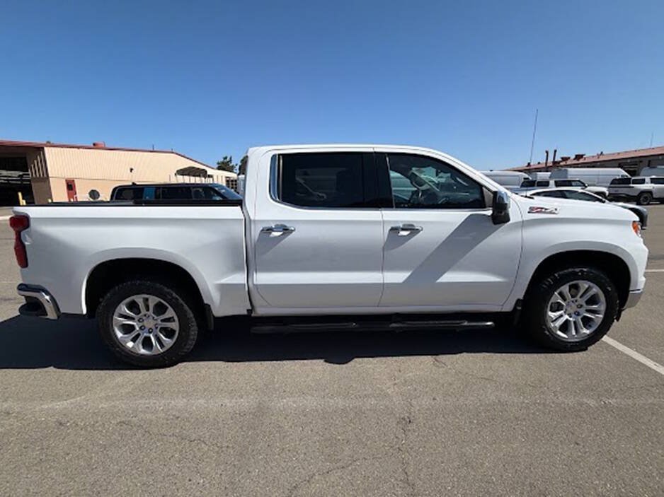 Used 2023 Chevrolet Silverado 1500 LTZ w/ LTZ Convenience Package II AWD/4WD image 11