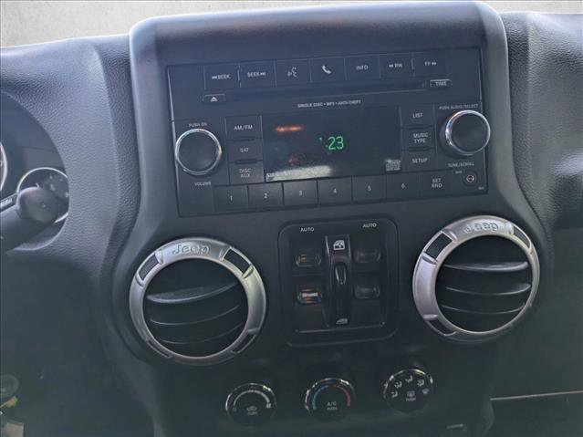 Used 2018 Jeep Wrangler Unlimited Sahara w/ Connectivity Group image 15