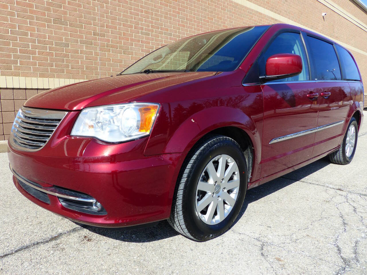 Used 2014 Chrysler Town & Country Touring image 5