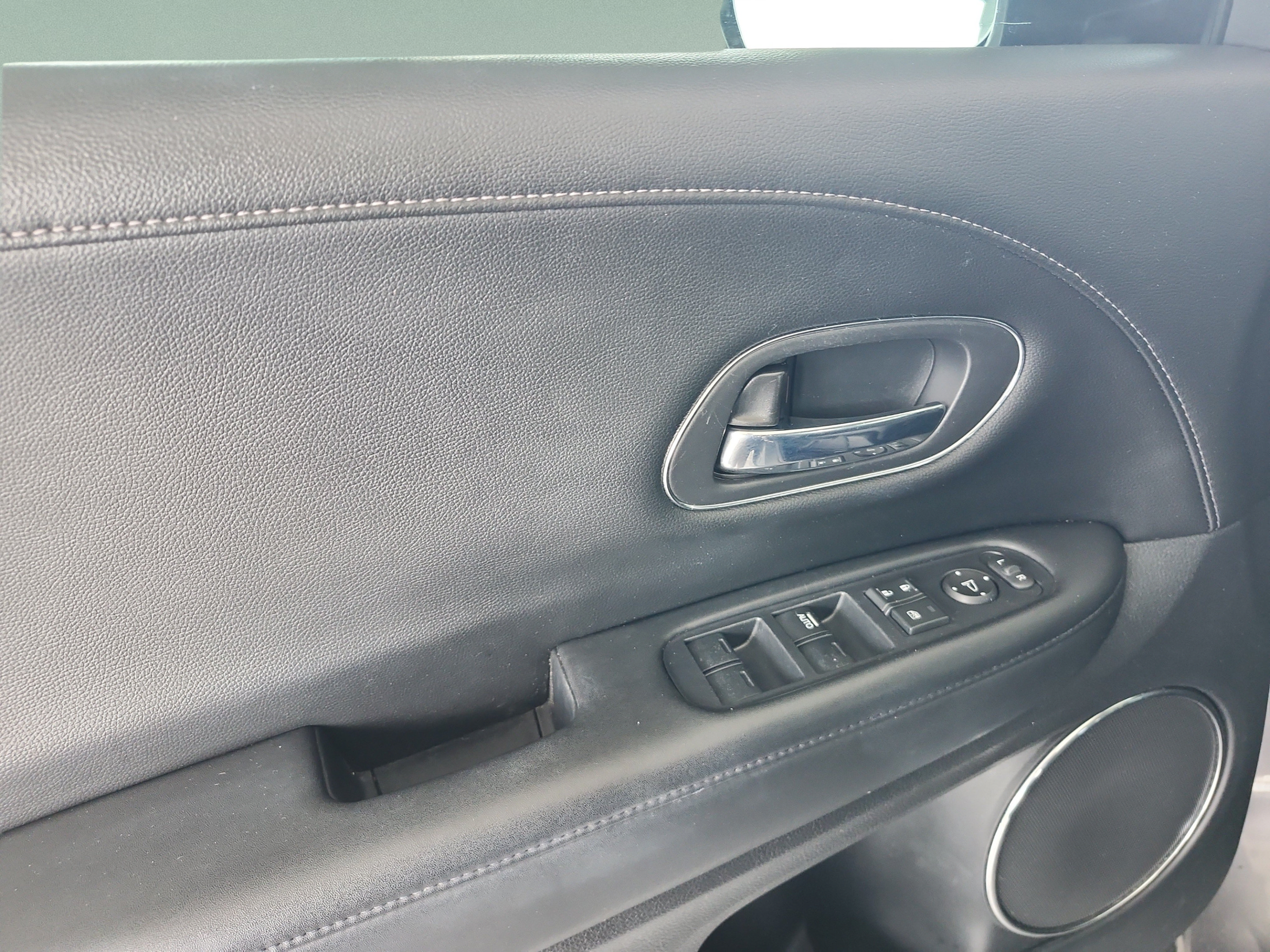 Used 2018 Honda HR-V EX-L image 19