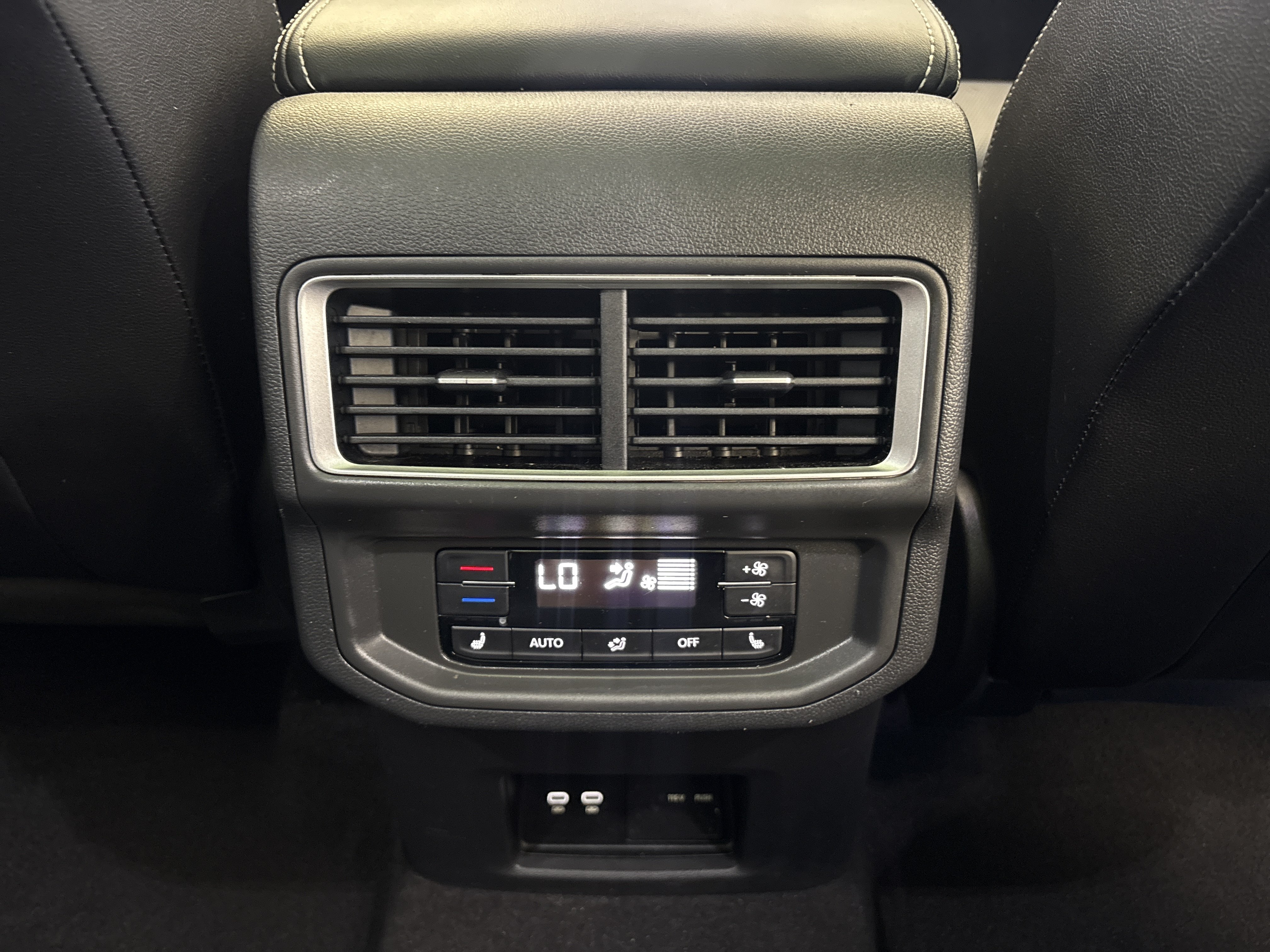 Used 2024 Volkswagen Atlas SEL AWD/4WD image 28
