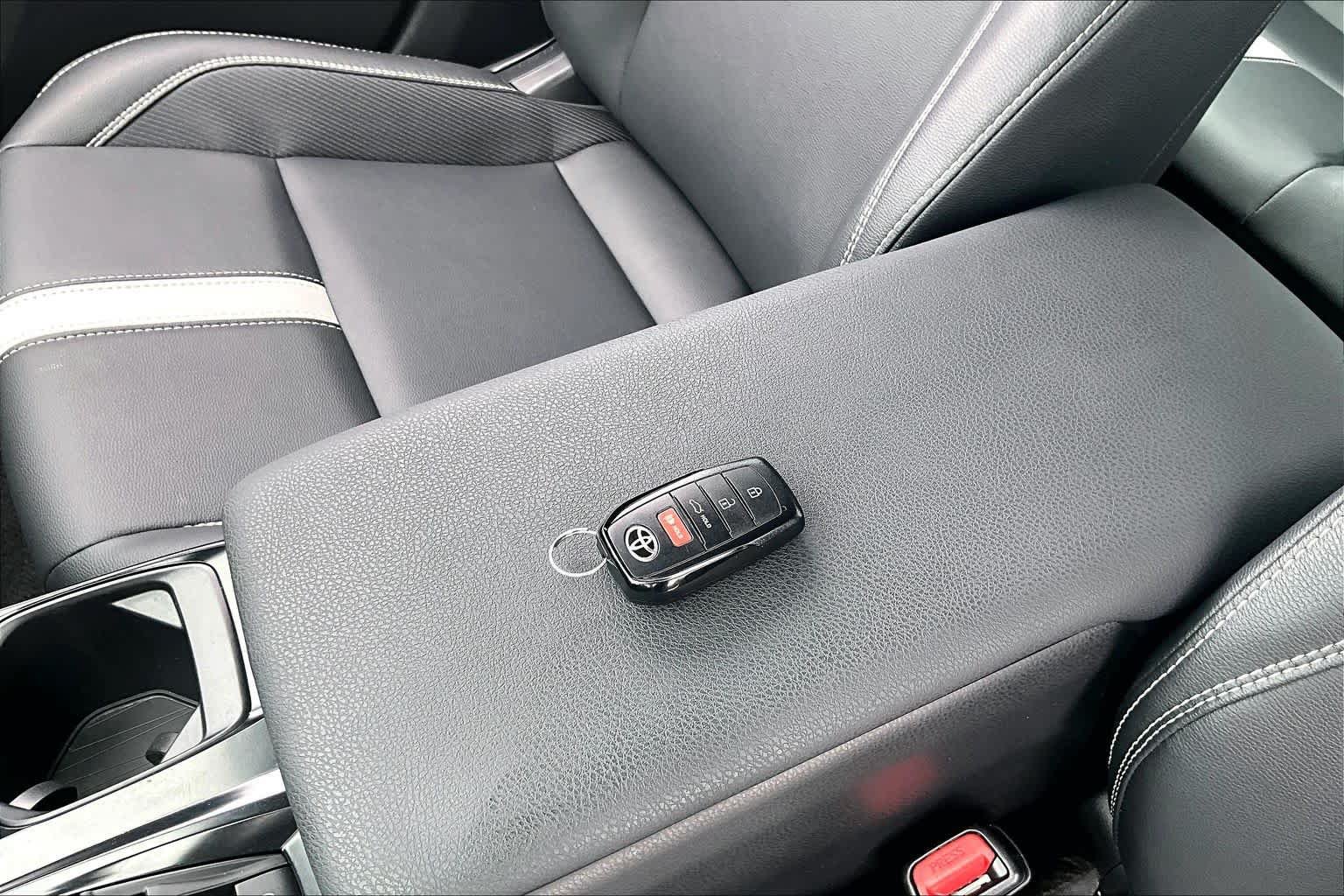 Used 2025 Toyota Camry SE w/ Convenience Package AWD/4WD image 14