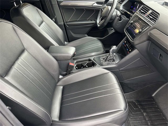 Used 2022 Volkswagen Tiguan SE R-Line image 15