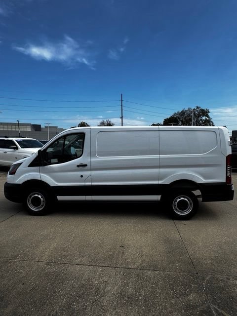 New 2026 Ford Transit 150 Low Roof w/ Load Area Protection Package RWD image 4