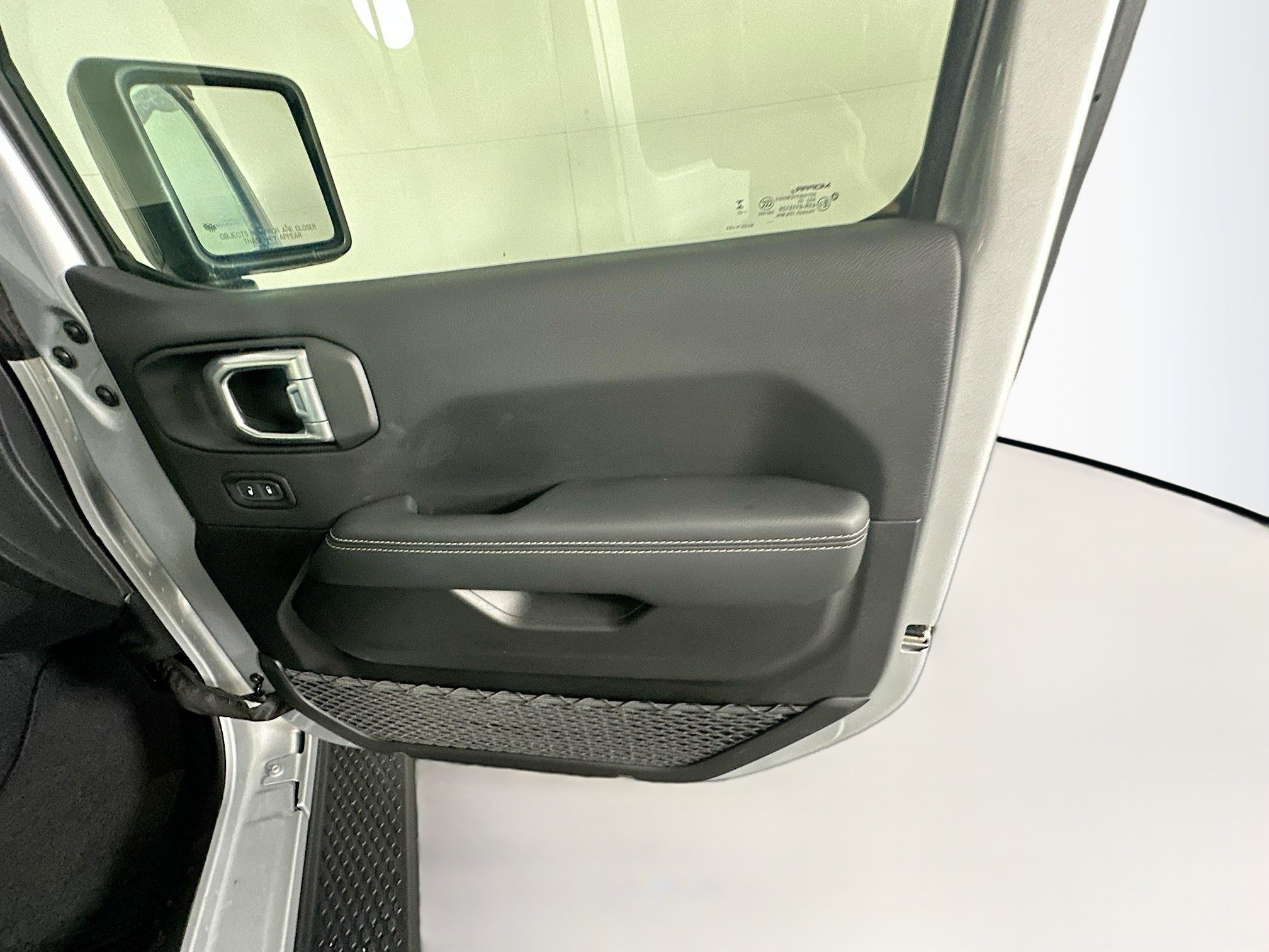 Used 2023 Jeep Wrangler Unlimited Sahara AWD/4WD image 31