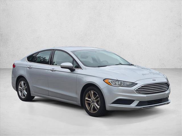 Used 2018 Ford Fusion SE w/ Fusion SE Technology Package FWD image 3