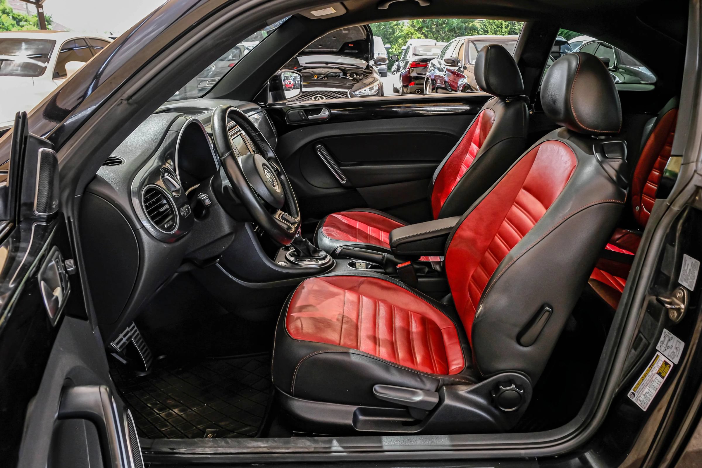 Used 2012 Volkswagen Beetle 2.0T FWD image 4