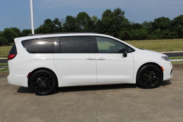 Used 2025 Chrysler Pacifica Limited FWD image 6