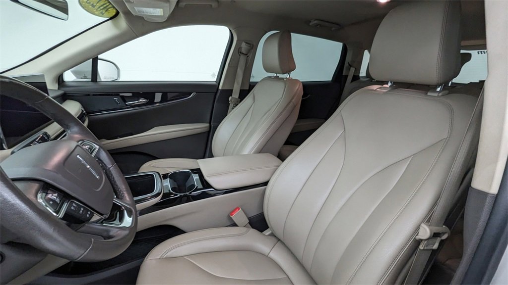 Used 2023 Lincoln Nautilus AWD w/ Premium Package image 2