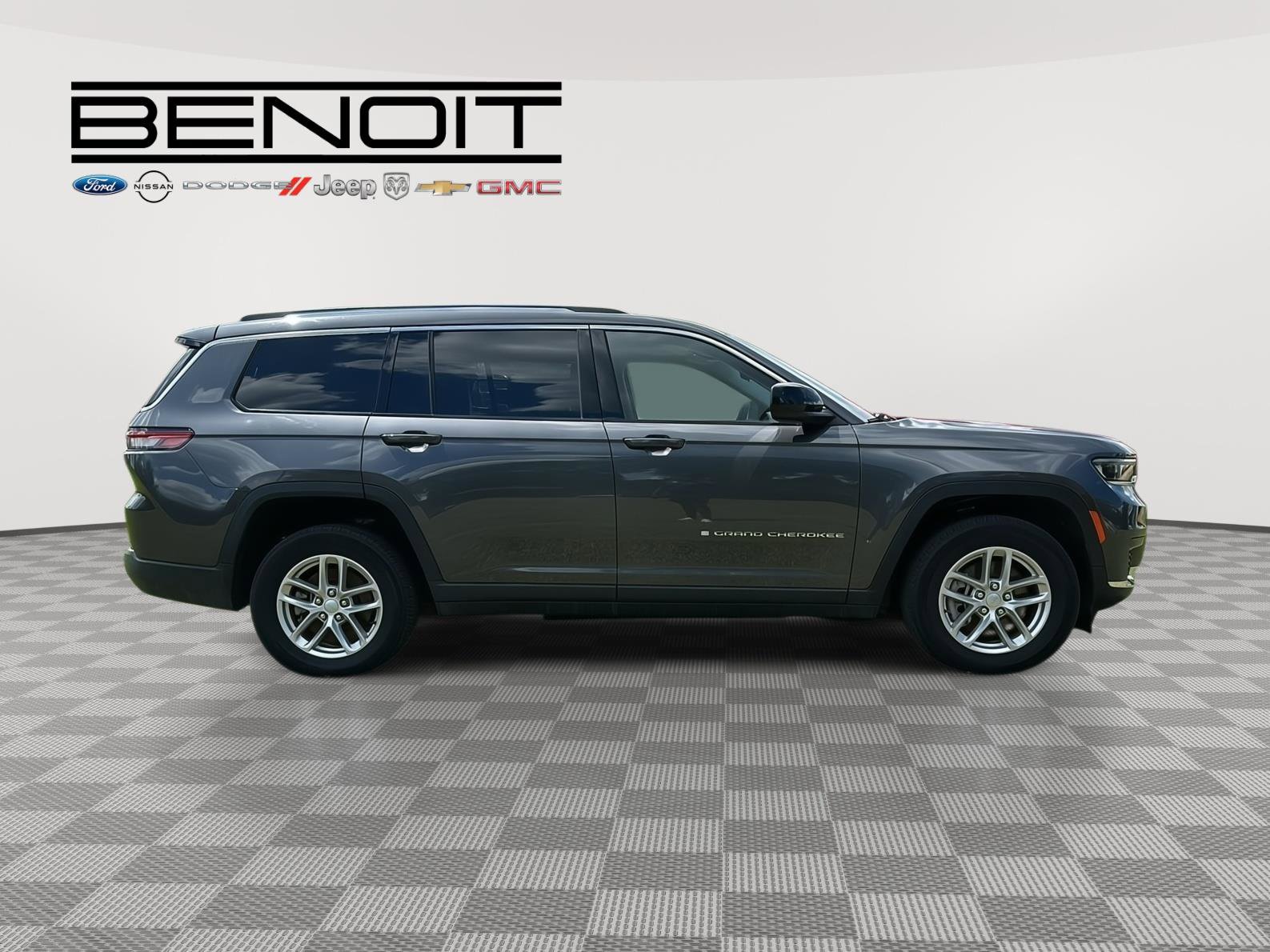 Used 2023 Jeep Grand Cherokee L Laredo w/ Luxury Tech Group I image 4